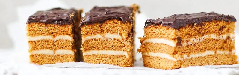 Dawne przepisy na ciasta, które przywrócą smak dzieciństwa