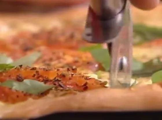 Przepis na ciasto do pizzy Ewa Gotuje - idealne na każdą okazję