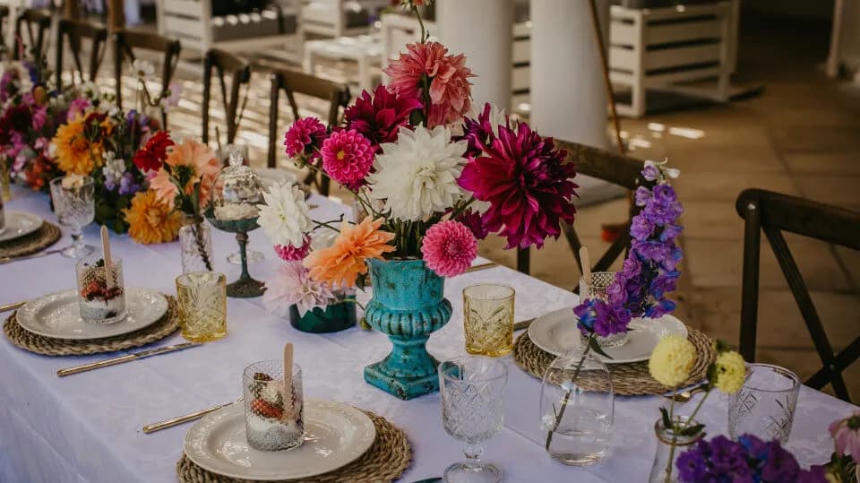 Ile kosztuje catering na 50 osób – poznaj ukryte koszty i ceny