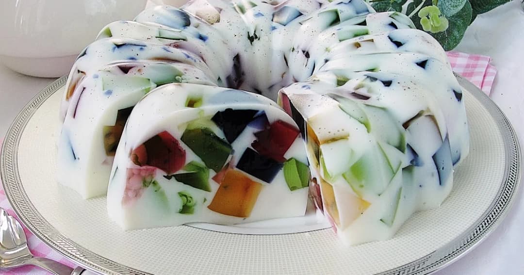 Pyszne ciasto salceson z mleka i galaretek - prosty przepis na deser Pyszne ciasto salceson z mleka i galaretek - prosty przepis na deser