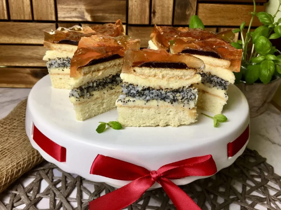 Przepis na ciasto delicjusz - łatwy sposób na pyszny deser warstwowy Przepis na ciasto delicjusz - łatwy sposób na pyszny deser warstwowy