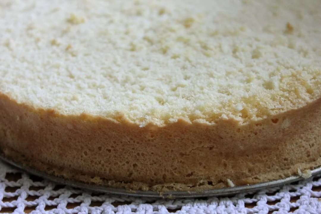 Prosty przepis na tanie ciasto biszkoptowe, które zawsze się udaje